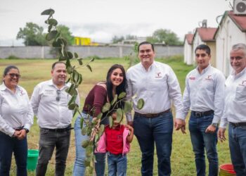 Fomenta Desarrollo Rural cuidado del medio ambiente con la donación de 2 mil árboles