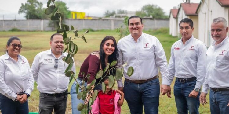 Fomenta Desarrollo Rural cuidado del medio ambiente con la donación de 2 mil árboles