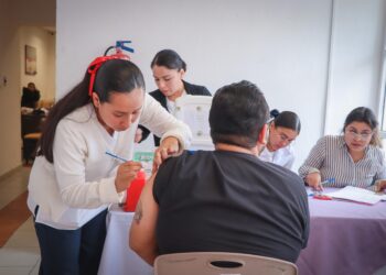 Aplica DIF Victoria 398 vacunas contra enfermedades virales