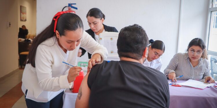 Aplica DIF Victoria 398 vacunas contra enfermedades virales