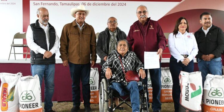 Reciben productores agrícolas de la zona norte de Tamaulipas semilla de sorgo y diésel
