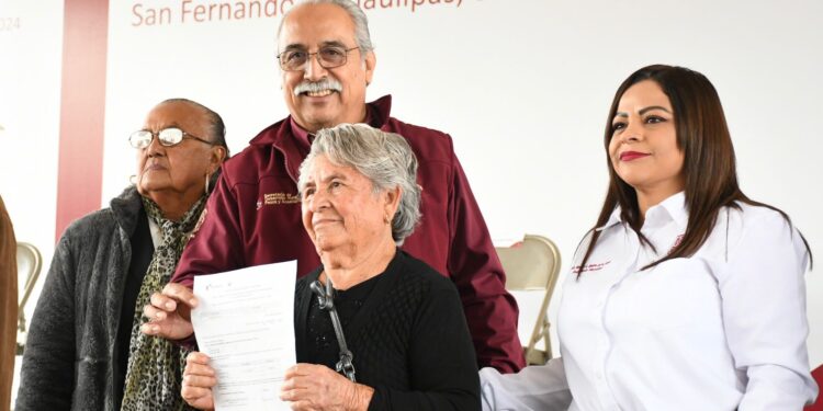 Reciben productores agrícolas de la zona norte de Tamaulipas semilla de sorgo y diésel