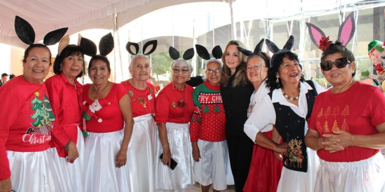 Ofrece la UAT emotivo festejo navideño a los adultos mayores