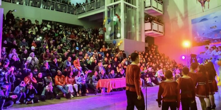 Encienden pino navideño en el Museo Tamux