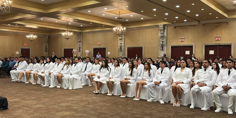 Entrega la UAT en Matamoros la generación 2019-2024 de médicos cirujanos