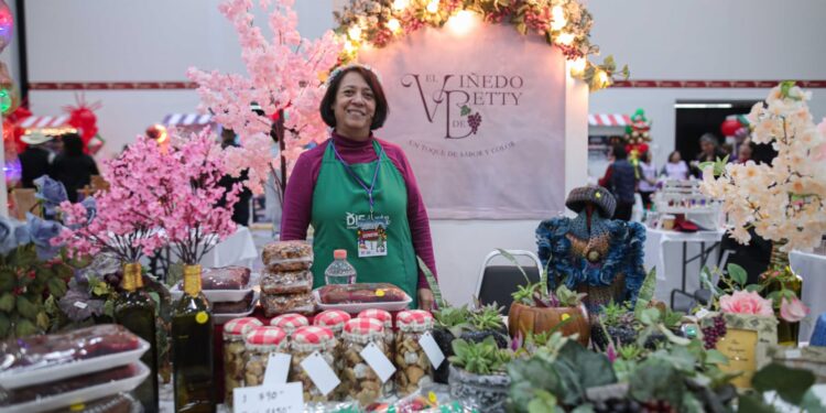 Inaugura María de Villarreal el tercer bazar navideño “Un DIFciembre para Recordar”