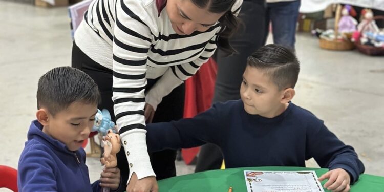 Instala Secretaría de Turismo un buzón para depositar carta a Santa