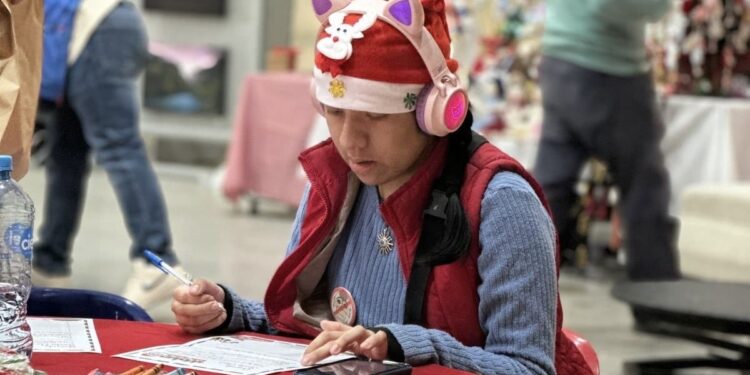 Instala Secretaría de Turismo un buzón para depositar carta a Santa