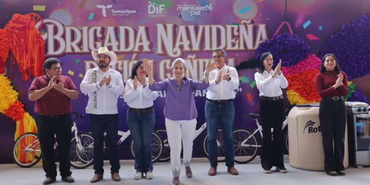 Llevan Américo y María de Villarreal la brigada navideña “Transformando Familias” a la zona cañera