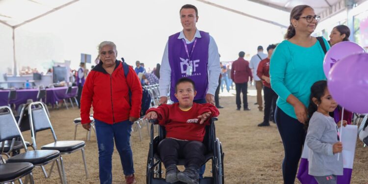 Llevan Américo y María de Villarreal la brigada navideña “Transformando Familias” a la zona cañera