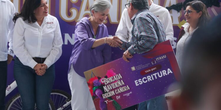 Llevan Américo y María de Villarreal la brigada navideña “Transformando Familias” a la zona cañera