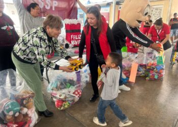 Menores en externamiento llevan donativos a albergue Senda de Vida