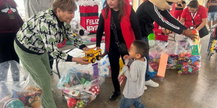 Menores en externamiento llevan donativos a albergue Senda de Vida