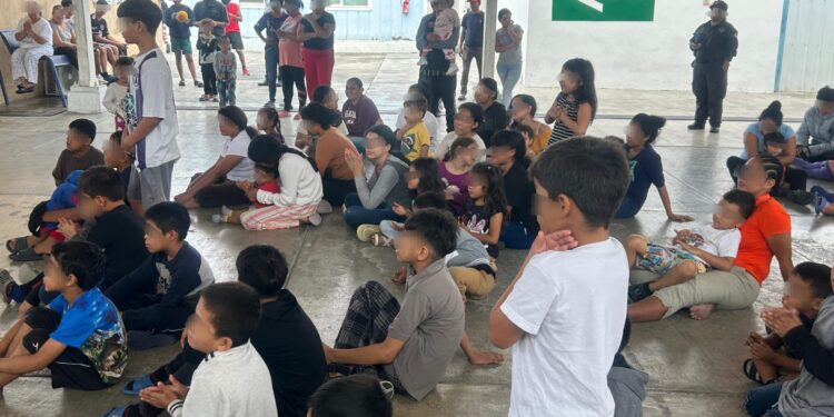 Menores en externamiento llevan donativos a albergue Senda de Vida