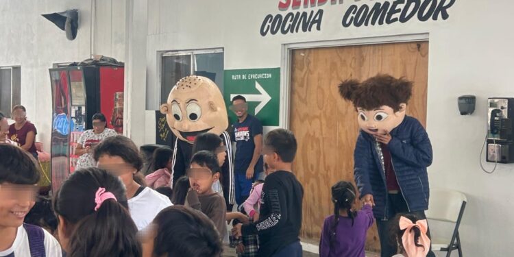 Menores en externamiento llevan donativos a albergue Senda de Vida