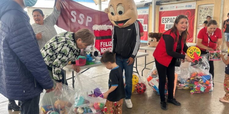 Menores en externamiento llevan donativos a albergue Senda de Vida