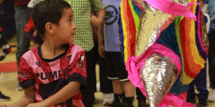 Menores en externamiento llevan donativos a albergue Senda de Vida
