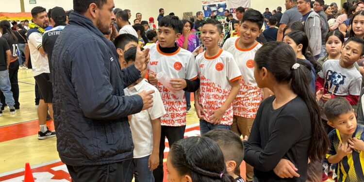 Niños y niñas de Copa UAT disfrutan de divertida posada navideña