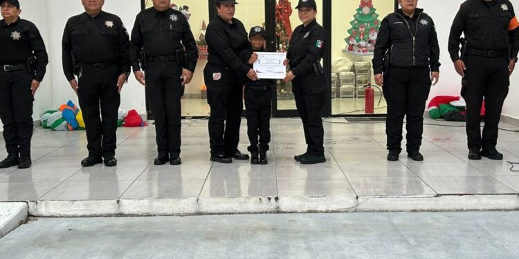 Guardia Estatal de la Zona Sur cumple a menor el sueño de ser “Policía por un Día”