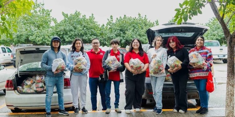 Llevan estudiantes del Instituto Tecnológico Superior de El Mante esperanza a familias con el Tecnotón 2024