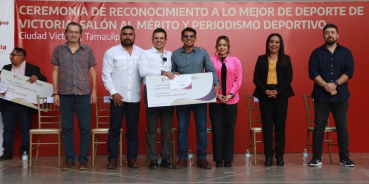 Premia Lalo Gattás a lo mejor del deporte y periodismo victorense