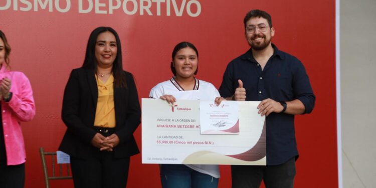 Premia Lalo Gattás a lo mejor del deporte y periodismo victorense