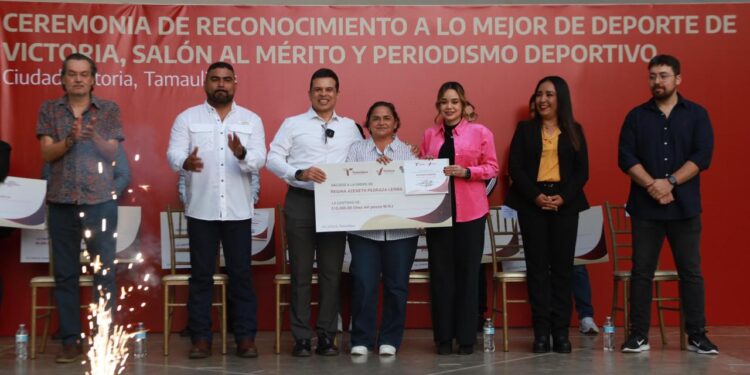 Premia Lalo Gattás a lo mejor del deporte y periodismo victorense