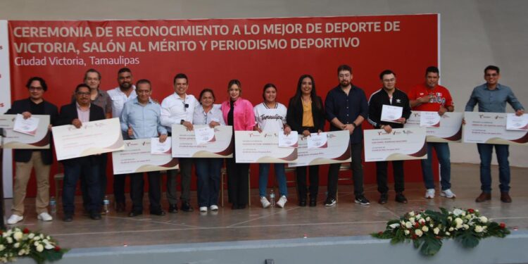 Premia Lalo Gattás a lo mejor del deporte y periodismo victorense