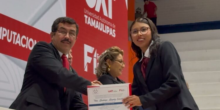 Dámaso Anaya preside graduación de egresados de ingeniería de la UAT en Tampico