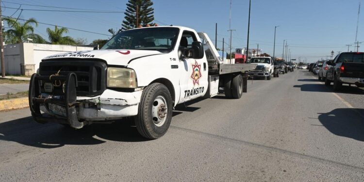 Activa tránsito operativo grúa