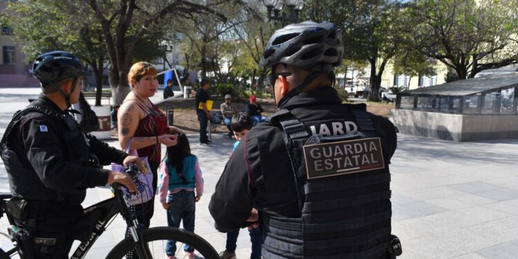 Mantiene Grupo Delfines de la Guardia Estatal proximidad en áreas naturales y comerciales