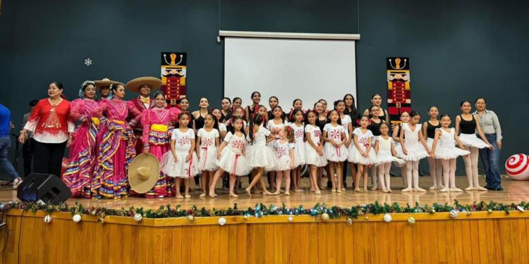 Concluye la UAT con éxito la exposición de sus talleres artísticos