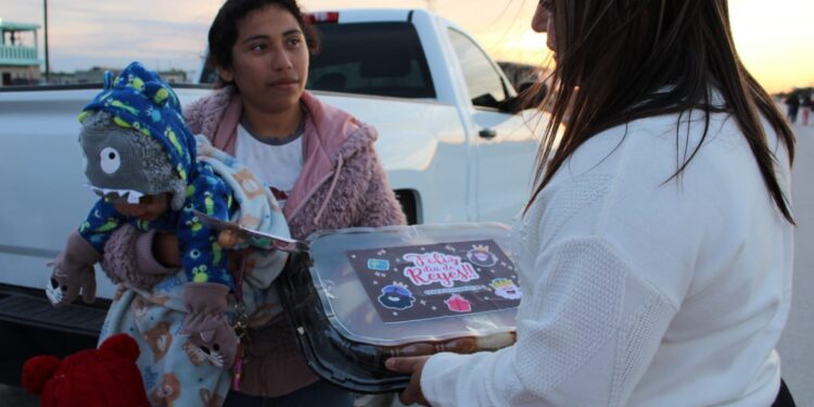 CEDES Matamoros lleva convivencia de Día de Reyes a familias vulnerables
