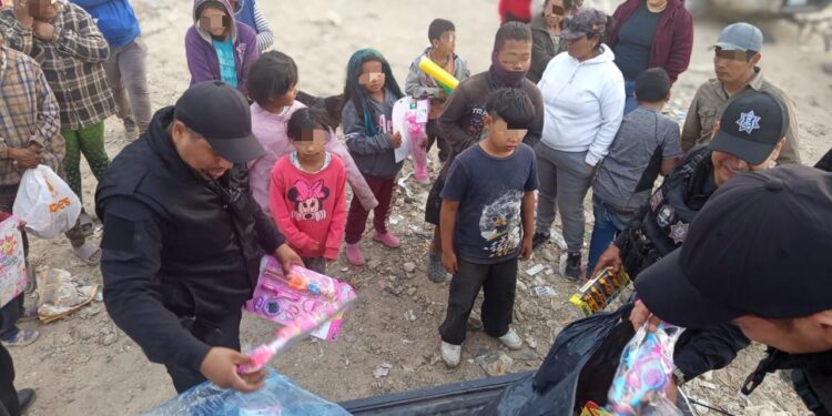 Guardia Estatal obsequia juguetes y dulces a menores de Ciudad Victoria