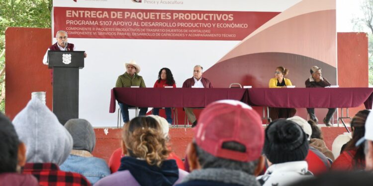 Reciben familias tamaulipecas paquetes de huertos de traspatio