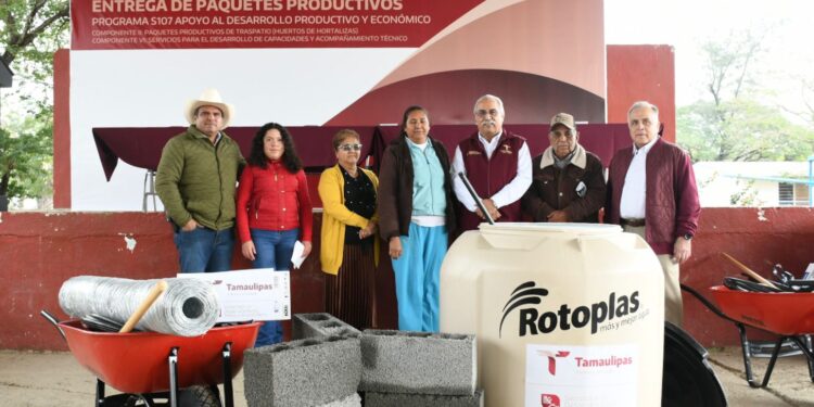 Reciben familias tamaulipecas paquetes de huertos de traspatio