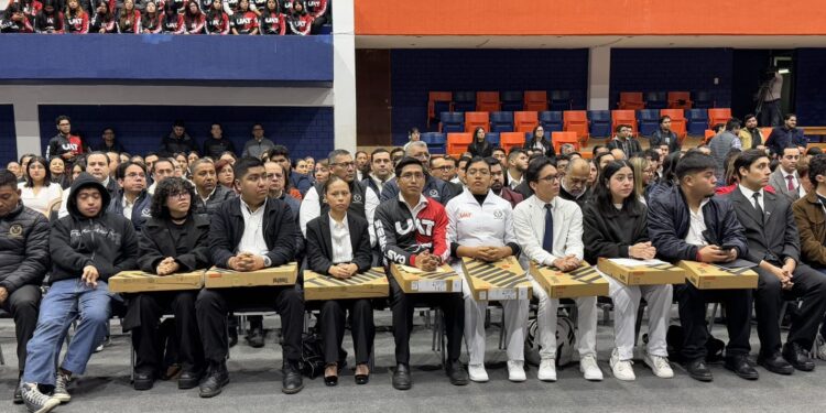 Dámaso Anaya da inicio en Tampico al ciclo escolar de la UAT