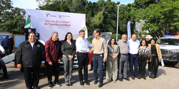 Inaugura Américo Museo de Geología y entrega parque vehicular a Tránsito en Ciudad Madero