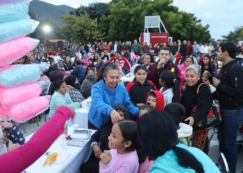Llevan Lalo y Lucy servicios y programas a La Esperanza