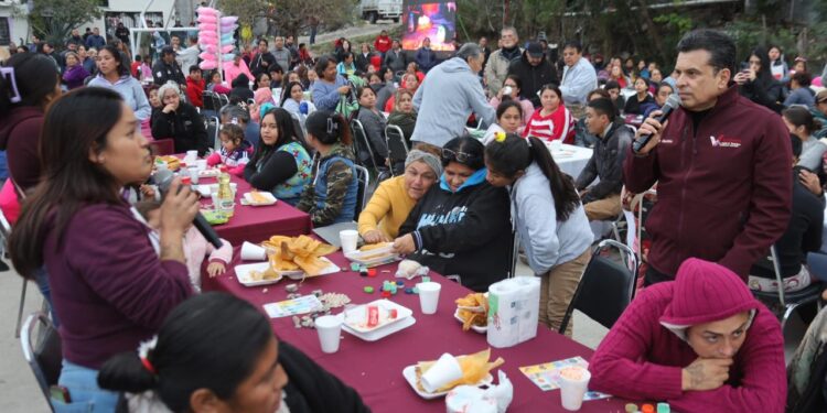 Llevan Lalo y Lucy servicios y programas a La Esperanza