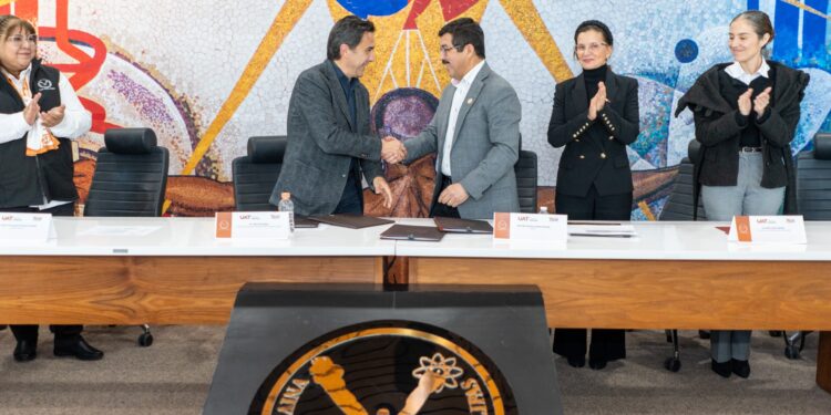 Firma la UAT convenio con Escuela de Economía Social de España