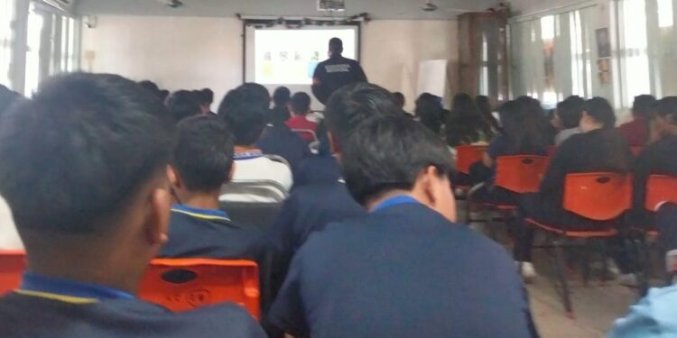 Guardia Estatal Cibernética imparte pláticas a jóvenes sobre riesgos en la web