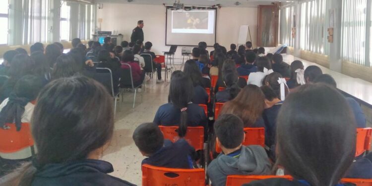 Guardia Estatal Cibernética imparte pláticas a jóvenes sobre riesgos en la web