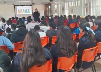 Guardia Estatal Cibernética imparte pláticas a jóvenes sobre riesgos en la web