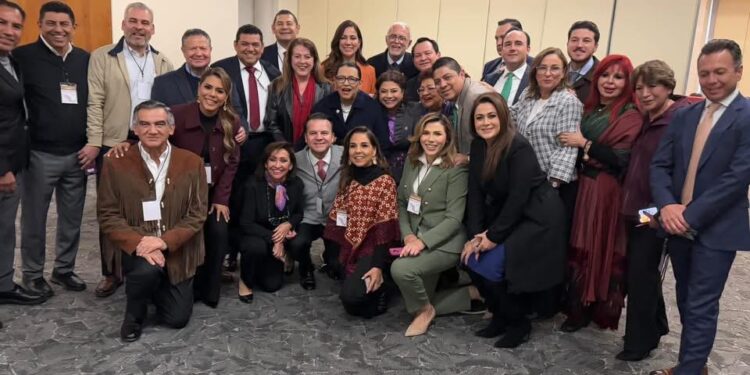 Américo, alcaldes y alcaldesas, participan en reunión con la presidenta Claudia Sheinbaum