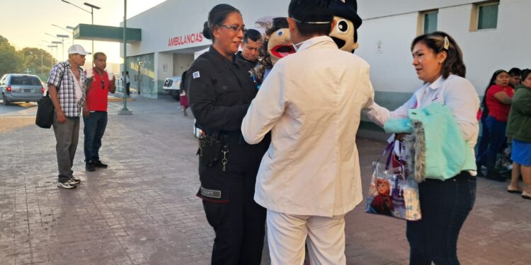 Guardia Estatal de Género entrega alimentos y bebidas calientes en hospital de Tampico