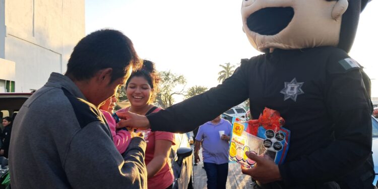 Guardia Estatal de Género entrega alimentos y bebidas calientes en hospital de Tampico