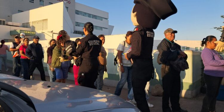 Guardia Estatal de Género entrega alimentos y bebidas calientes en hospital de Tampico