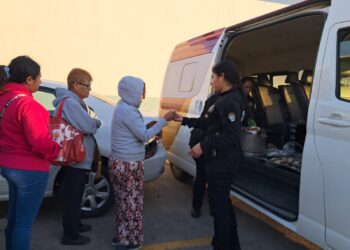 Guardia Estatal de Género entrega alimentos y bebidas calientes en hospital de Tampico