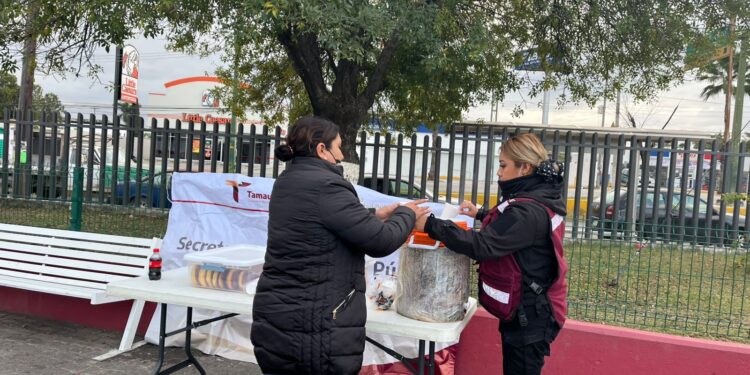 Guardia Estatal de Género apoya a familias viajeras y en el Hospital Infantil ante bajas temperaturas
